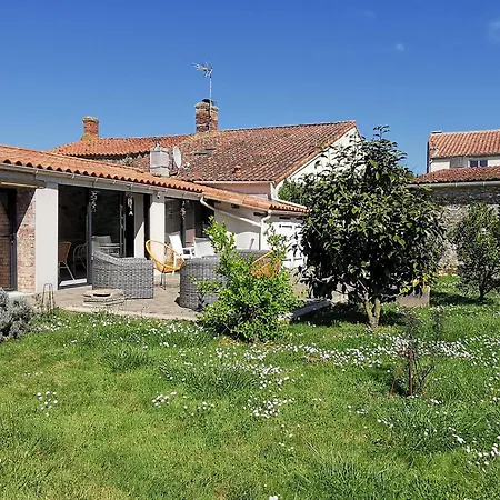 Maison En Pierres Avec Jardin, 7 Km Des Plages, 6 Pers, 3 - - Fr-1-357-253 Holiday home *