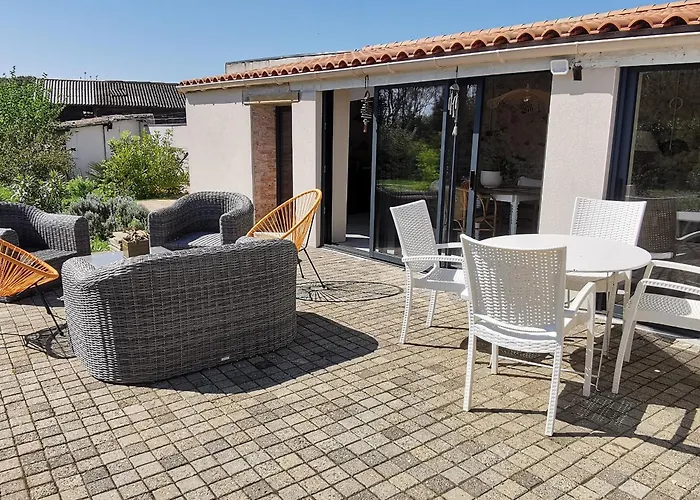 Ferienhaus Maison En Pierres Avec Jardin, 7 Km Des Plages, 6 Pers, 3 - - Fr-1-194-393