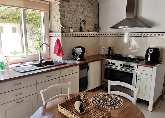 Maison En Pierres Avec Jardin, 7 Km Des Plages, 6 Pers, 3 - - Fr-1-194-393 *